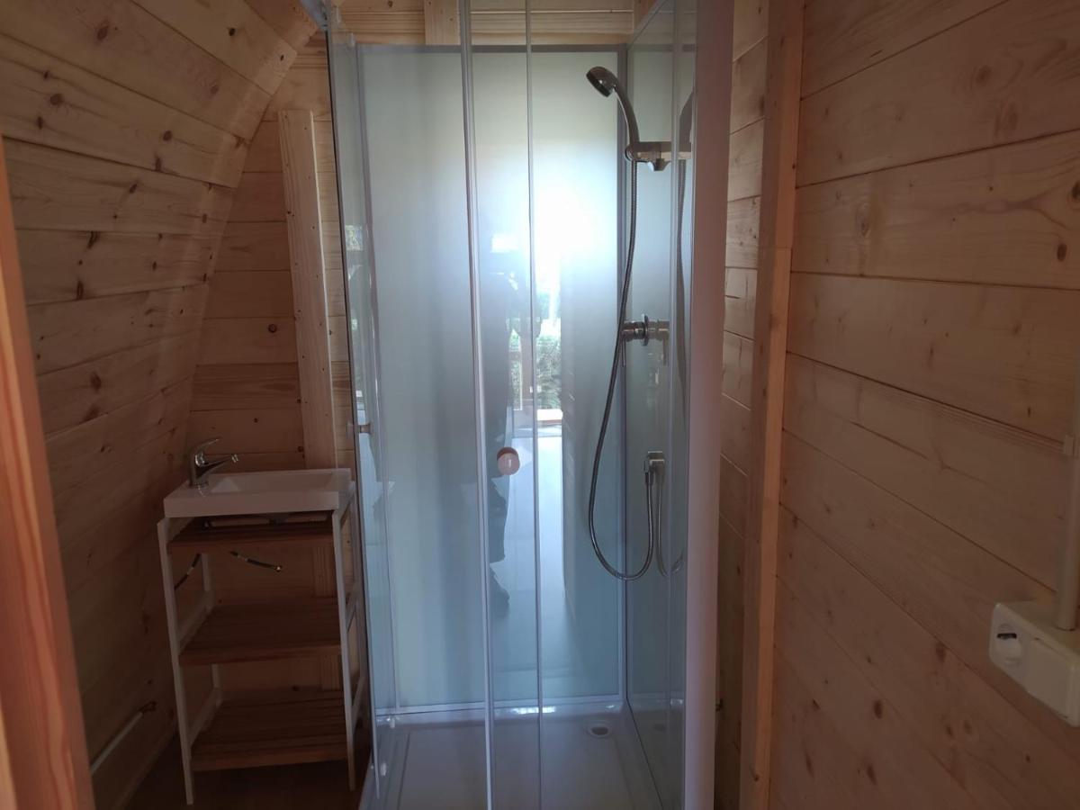 Bungalow 3 Personas - Camping Playa De Tapia 塔皮亚德卡萨列戈 外观 照片